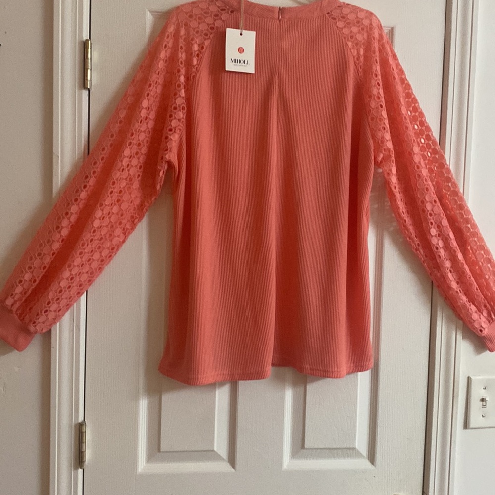 Beautiful Blouse by MIHOLL w/fabulous lace sleeves. XLL Have tags never worn